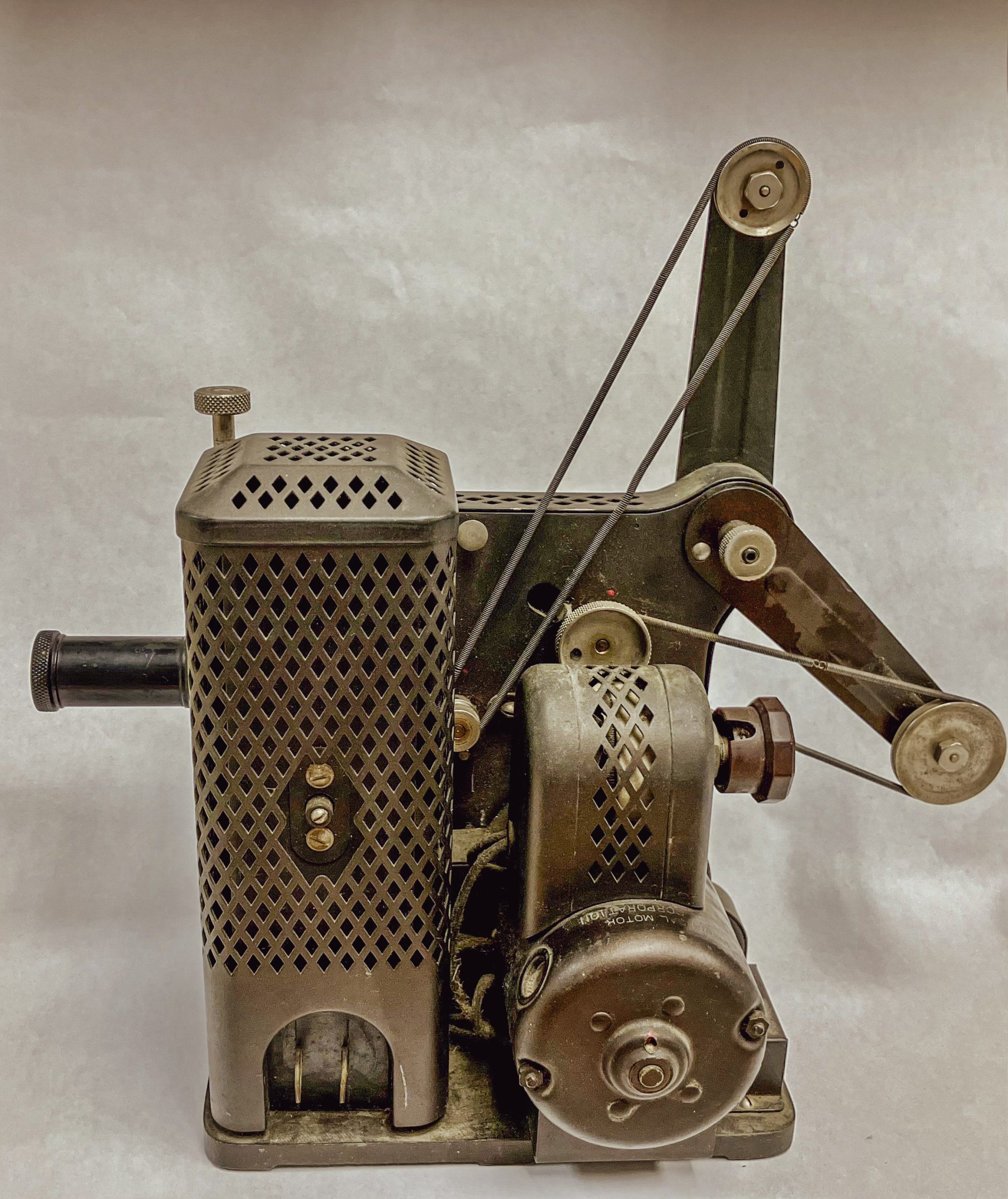 Kodascope Model D, lamp house and motor side