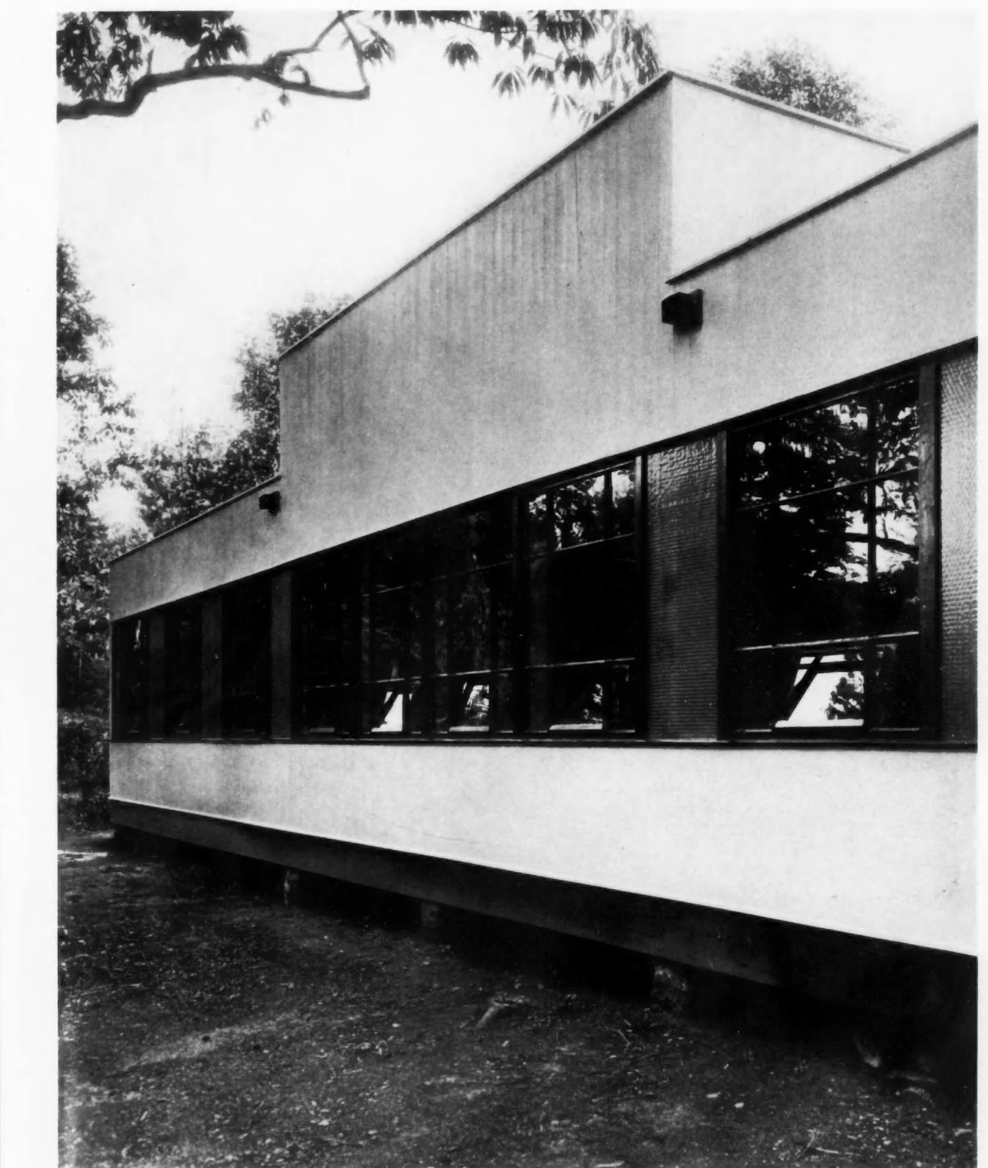 George Masa's 1931 photograph of the Samuel T. Weyman Memorial Laboratory: a long raking window wall under a sloping clerestory, seen from the corner