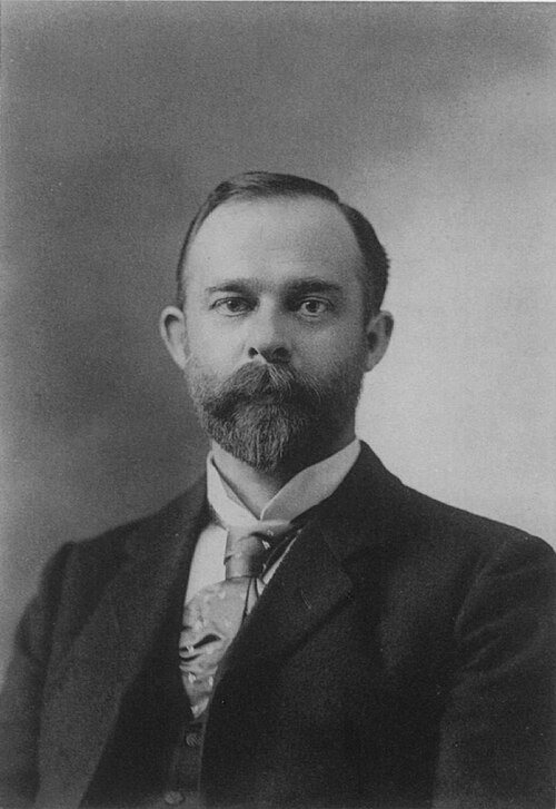 Portrait photograph of Lucien M. Underwood, bearded, in a suit and patterned tie